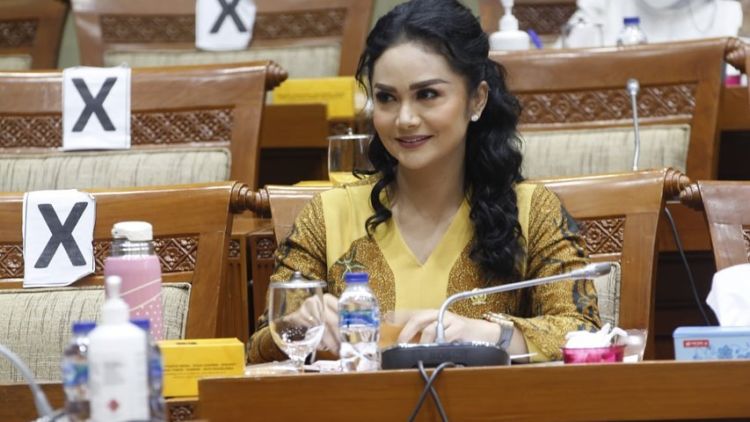 Dukung Pengesahan RUU Cipta Kerja Lewat Sebuah Postingan, Krisdayanti Tutup Kolom Komentar