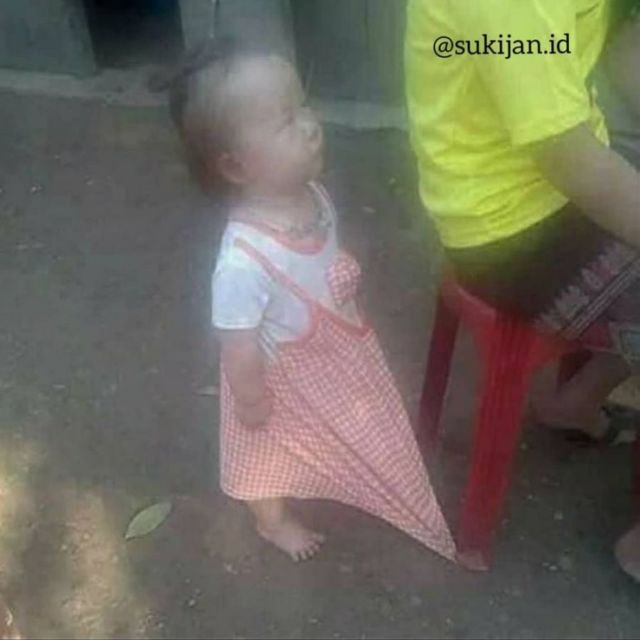 11 Siasat Kocak Emak Saat Mengasuh Anaknya. Demi Anak, Hal Seaneh ini Bakal Dilakukan