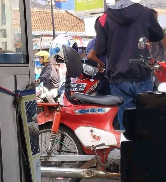 Modifikasi Jok Motor yang Nggak Layak Ditiru. Malah Bikin Ribet!