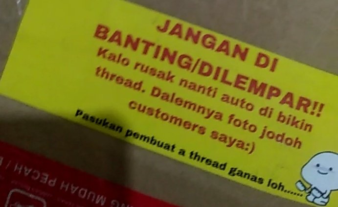 10 Ide Kocak Bungkus Barang Paketan biar Lebih Aman. Kadang Ada Kurir yang Nggak Peduli sih