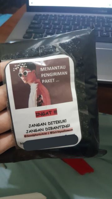 10 Ide Kocak Bungkus Barang Paketan biar Lebih Aman. Kadang Ada Kurir yang Nggak Peduli sih