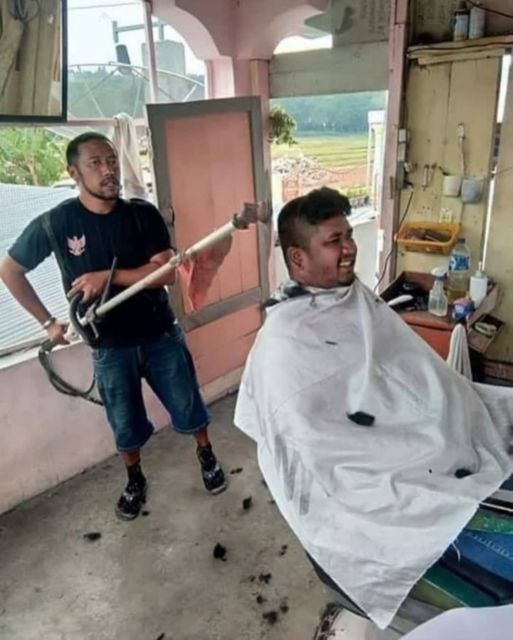 11 Momen Kocak yang Terjadi Saat Cukur Rambut. Ada-Ada Aja Kelakuan Tukang Cukur Zaman Sekarang