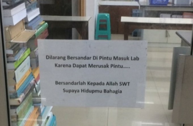 11 Peraturan Kocak di Kampus yang Bikin Mahasiswa Bingung. Kuliah Emang Harus Mikir Terooos!