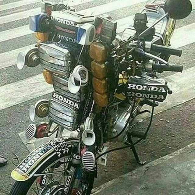 Siap Mengarungi Kegelapan Duniawi, Modifikasi Lampu pada Motor ini Bakal Bikin Anak Racing Minder!