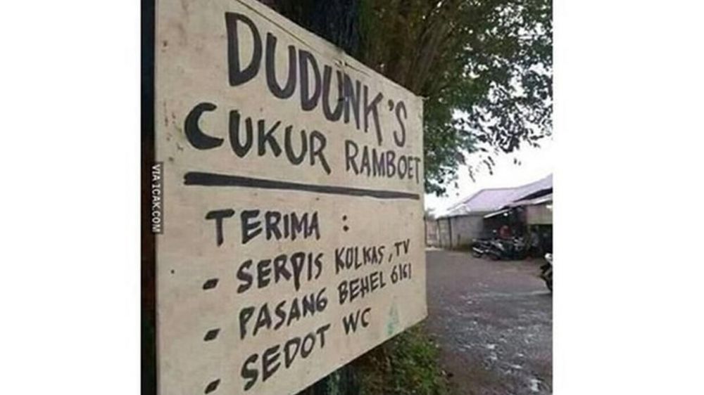 Serba-serbi Potret Kekonyolan Spanduk Salon Warga +62. Bacanya Mesti Berulang Kali, biar Paham~