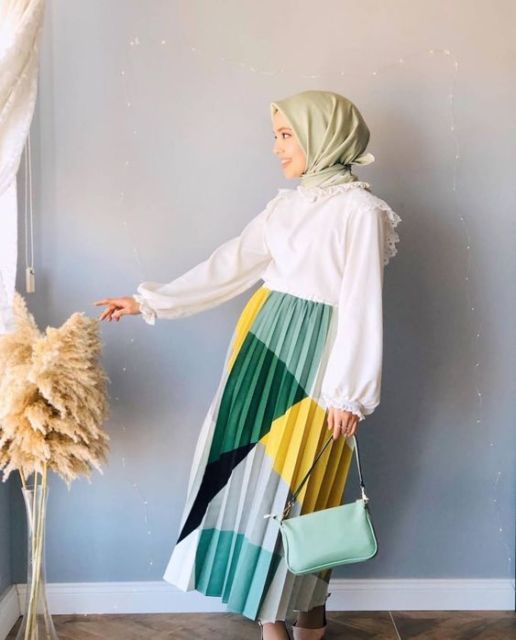 9 Referensi Motif Gamis Buatmu yang Suka Tampil Feminin; Nggak Melulu Bunga-Bunga!