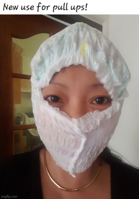 11 Potret Kocaknya Orang-Orang Pakai Masker. Pantesan Pandemi Nggak Kunjung Usai! :(