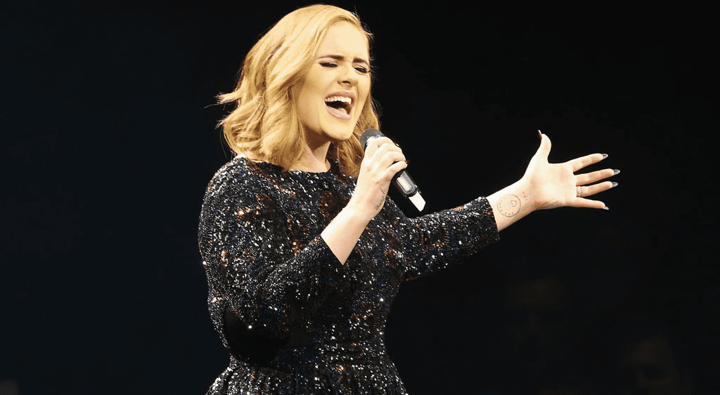 8 Tips Mengatur Keuangan Ala Adele. Pelit ke Diri Sendiri dan Nggak Gengsi Beli Barang Bekas