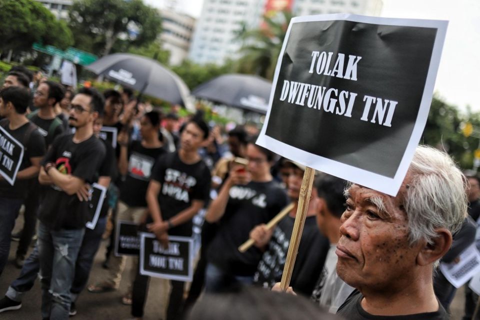 Aksi Damai Nggak Pernah Didengar, Giliran Rusuh Dinyinyirin. Memang Paling Bener Demo Masak~