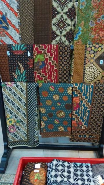 Menjawab Pertanyaan Kenapa Ada Busana Batik Seharga 25.000 Hingga Jutaan. Lumayan, Nambah Wawasan!