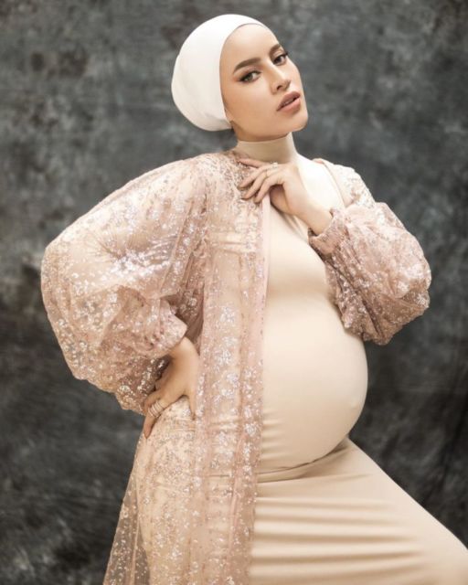 11 Ide Maternity Photoshoot ala Aghnia Punjabi. Hamil Besar, Kecantikannya Makin Bersinar~