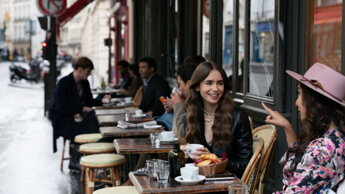 5 Pelajaran agar Karier Naik Kelas dari Emily in Paris. Yha, Meski Hidup Nggak Melulu Manis :)