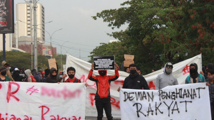 5 Hal yang Mungkin Perlu Dipersiapkan Setelah Hadapi Karut-marut Negara. Makin Pusing Aja :(