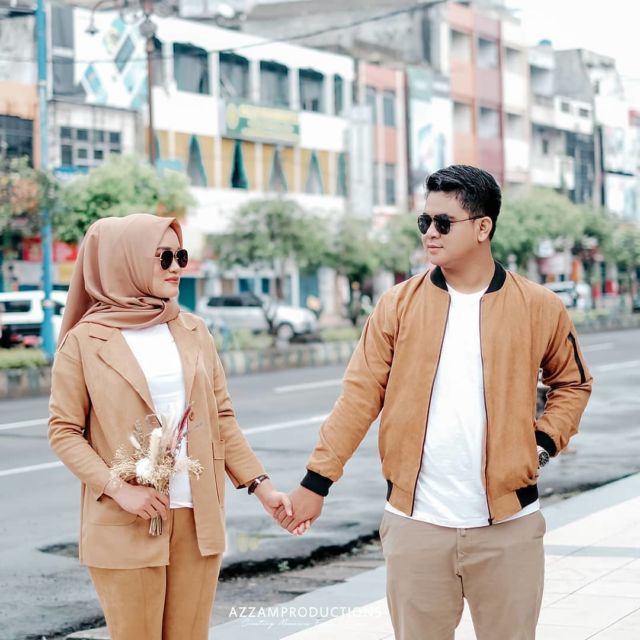 13 Ide Pre-wedding Unik dengan Latar Pertokoan. Sarat Kesan Jalanan yang Sedang Kekinian!