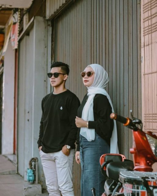 13 Ide Pre-wedding Unik dengan Latar Pertokoan. Sarat Kesan Jalanan yang Sedang Kekinian!