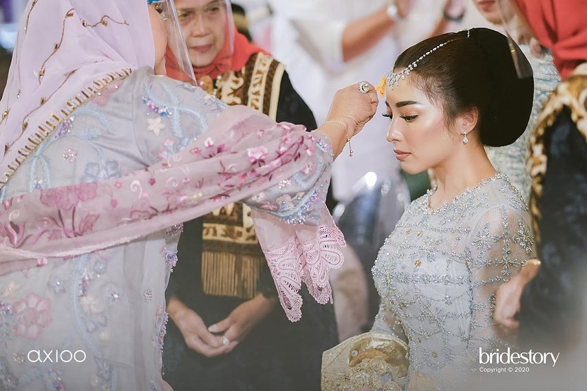 Mengintip 12 Detail Pengajian dan Malam Bainai Nikita Willy. Kental Suasana Tradisional!