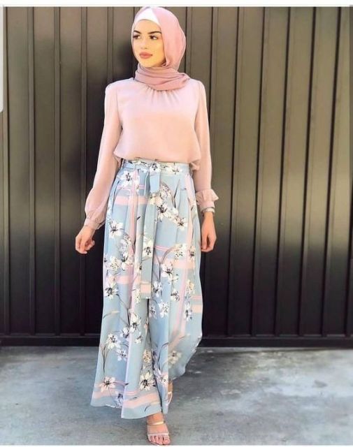 5 Alasan Kenapa Mulai Sekarang Jangan Ragu Lagi Pakai Kulot Motif Bunga. Cantik dan Elegan!