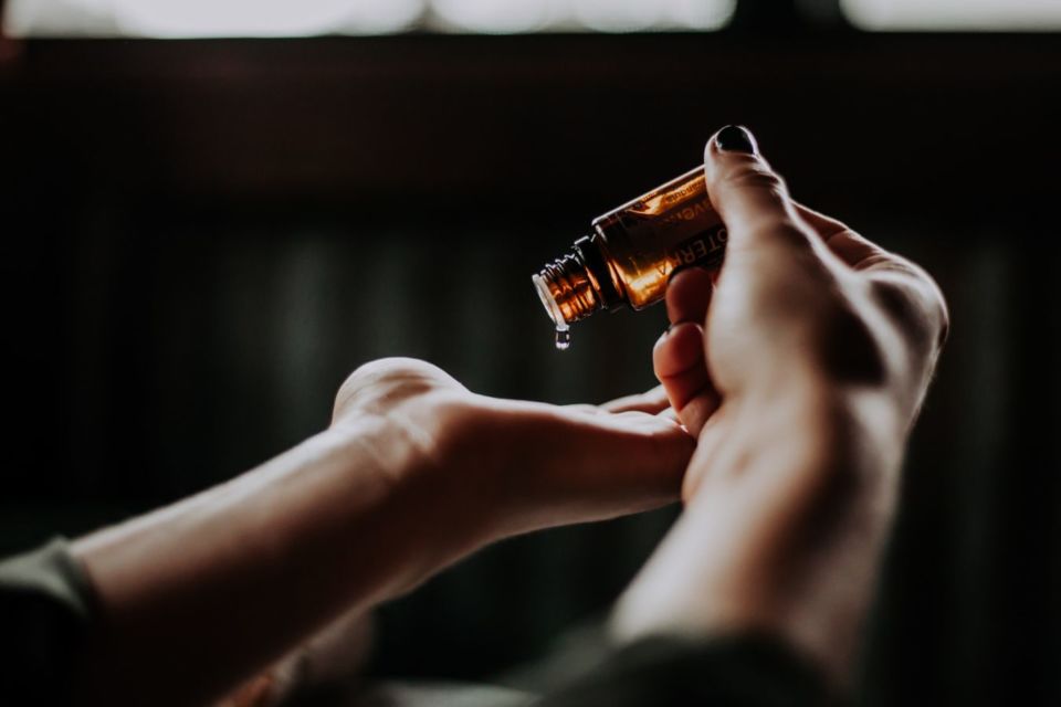 6 Aroma Essential Oil yang Bikin Tidur Lebih Pulas. Cukup Tetes di Bantal, Kantuk Cepat Datang