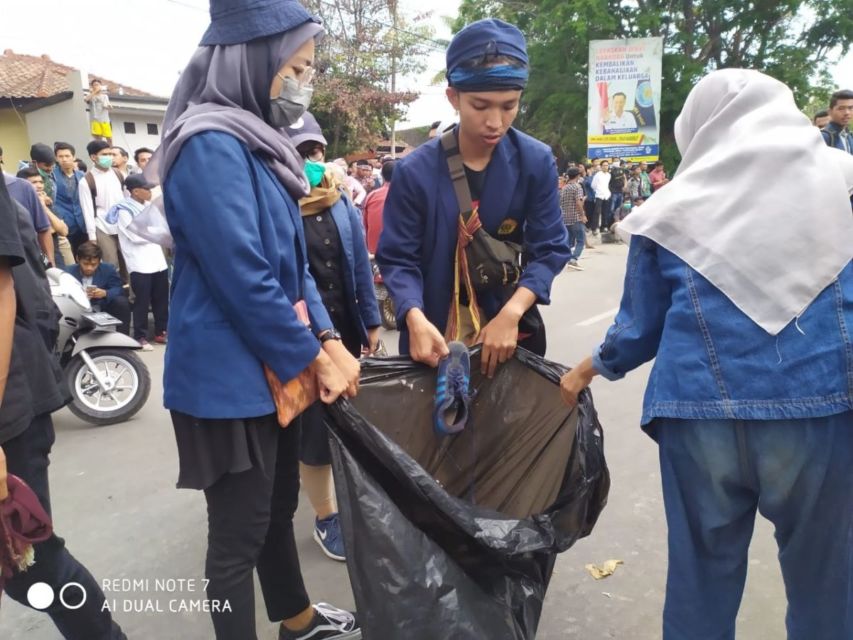 Kamu Pernah Gabut Saat Ikut Demonstrasi? Coba Lakukan 5 Hal ini Aja, biar Lebih Berguna~