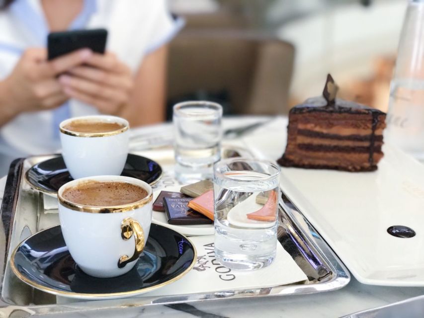 6 Cara Unik Minum Kopi di Berbagai Negara. Ada yang Ngopi Sambil Berdiri di Kafe karena Lebih Murah