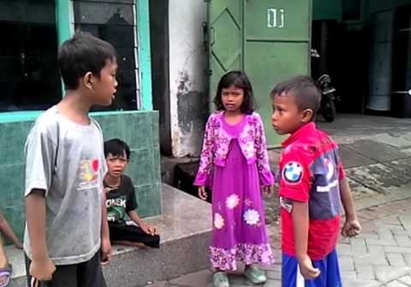 Kocaknya Isi Pikiran Anak Kecil yang Ngamuk Kalau Nama Bapaknya Dipanggil. Woi, Jamal!!