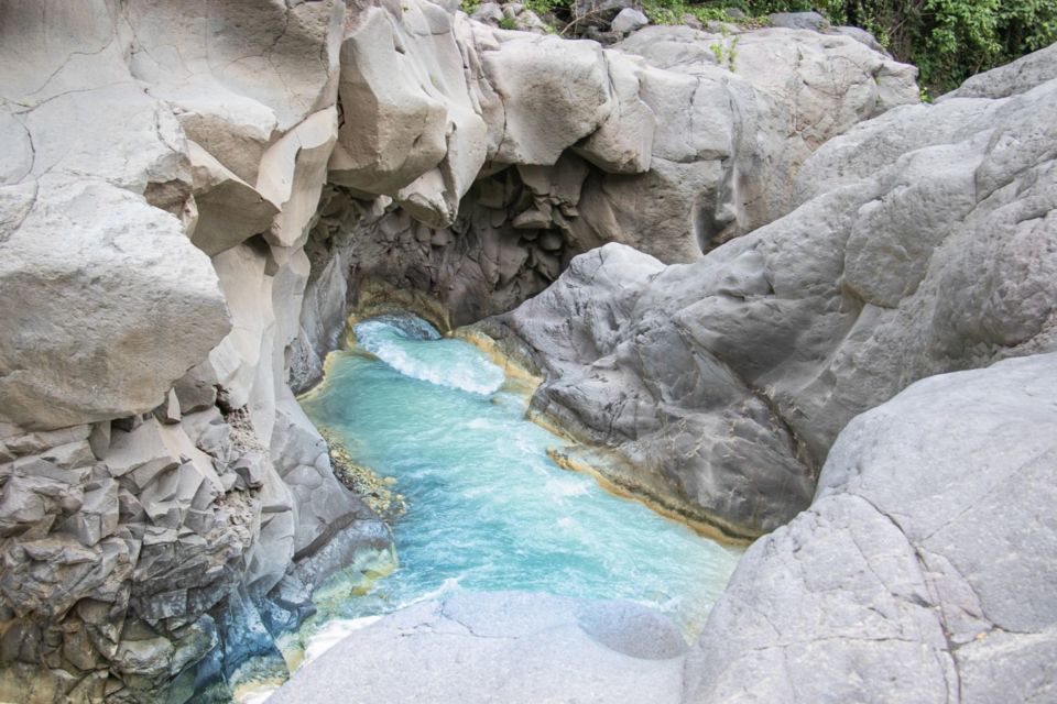 4 Tempat Pengingat Bahwa Kita Tinggal di Zamrud Khatulistiwa. Keindahannya Tiada Dua