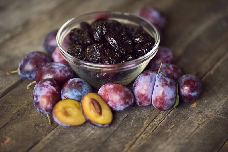 7 Cara Asyik Makan Buah Plum Agar Rasa Asamnya Nggak Begitu Terasa. Nggak Meringis Makannya~