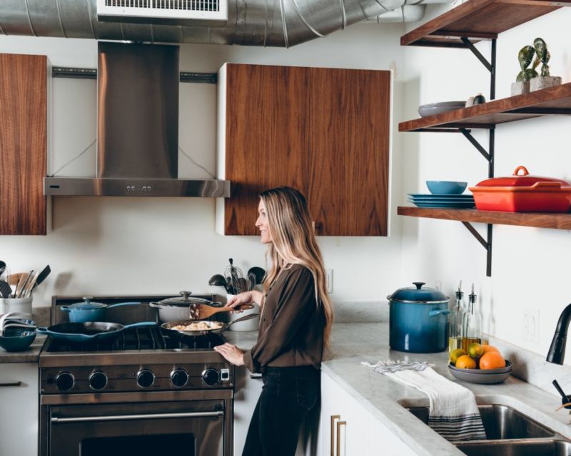 6 Kelebihan Kompor Tanam yang Menyatu dengan Meja Dapur. Ringkas, Desain Modern, Rapi Terus!