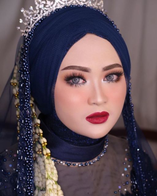 13 Aplikasi Lipstik Merah pada Make-up Pernikahan. Tampil Standout Bisa kok Tetap Elegan~