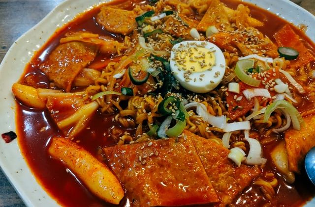 #HipweeDaebak – Berkat Drakor, 5 Makanan Ini Naik Kelas dan Sukses Bikin Kamu Ingin Makan juga!