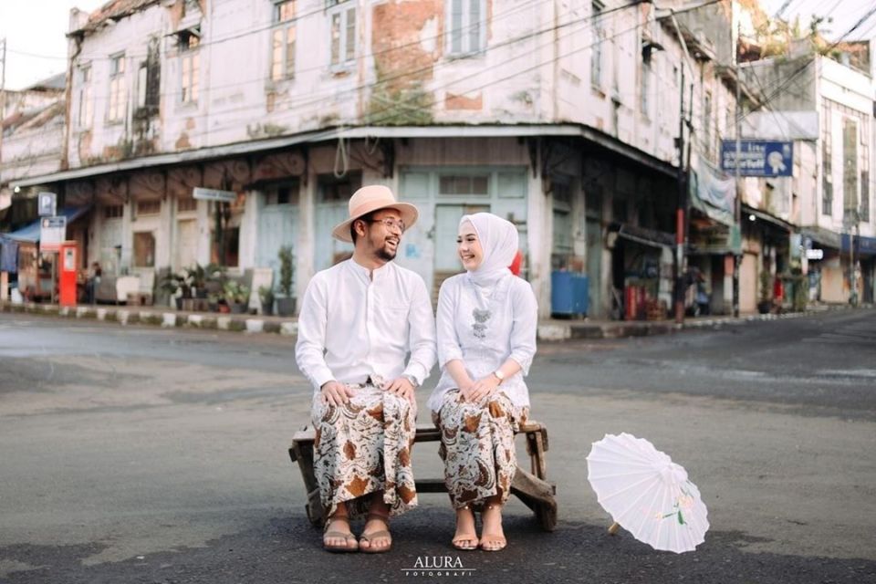 13 Ide Pre-wedding Unik dengan Latar Pertokoan. Sarat Kesan Jalanan yang Sedang Kekinian!