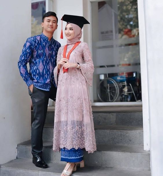 Bisa Buat Kondangan Sampai Lamaran, Ini 8 Kebaya Couple Bernuansa Pastel yang Langka!