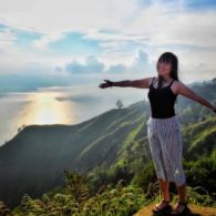 #DiIndonesiaAja-Menikmati Indahnya Tomok Pulau Samosir Ditemani Sang Mentari