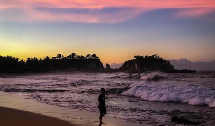 #DiIndonesiaAja–Sobat Ambyar Pasti Kenal Banget Dengan Pantai Klayar, Destinasi Yang Menyimpan Pesonanya Tersendiri!