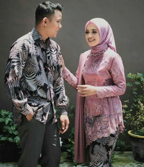 7 Ide Kebaya Lamaran Terbaru Nuansa Ungu Muda. Yang Suka Warna Pastel Lembut Gini, Cek nih!