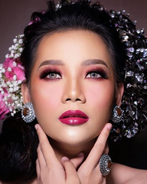 7 Inspirasi Make-up Pernikahan dengan Pilihan Warna Bibir yang Bold dan Berani. Cakep!