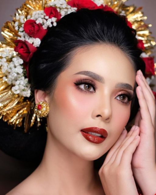 7 Inspirasi Make-up Pernikahan dengan Pilihan Warna Bibir yang Bold dan Berani. Cakep!