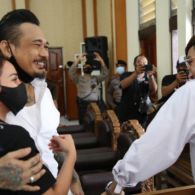 Sidang Putusan Kasus “IDI Kacung WHO” Berlangsung, Jerinx SID Divonis 1 Tahun 2 Bulan Penjara