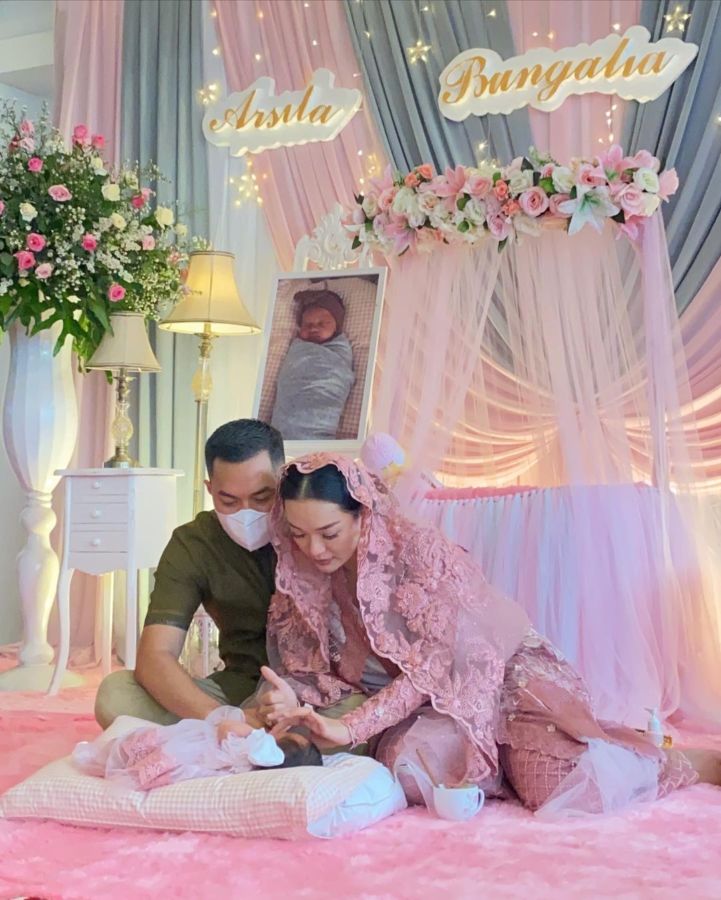 Zaskia Gotik Gelar Aqiqah Untuk sang Anak. Acaranya Bernuansa Pinknya nan Cantik