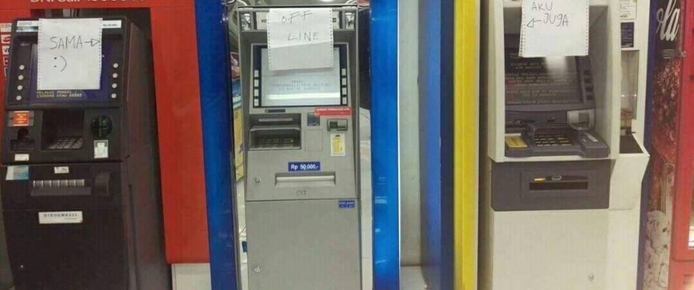 11 Pemberitahuan ATM Rusak yang Bikin Tersenyum Sebal. Yang Nulis Hobi Banget Melucu nih