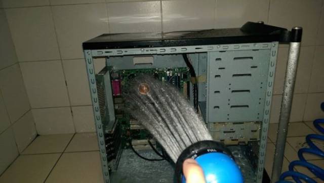 11 Trik Kocak Mengatasi Laptop yang Sering Panas. Cooling Pad Bukan Solusi bagi Orang-Orang ini~