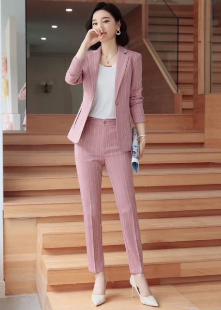 Rapi dan Cantik! Ini 9 Ide Warna Setelan Blazer yang Bisa Buat Ngantor Ala Cewek Korea