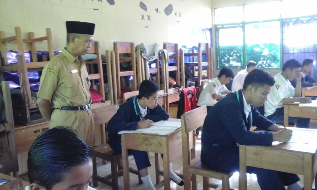 Deretan Tipe Guru Zaman Sekolah Saat Jadi Pengawas Ujian di Kelas. Mana yang Paling Serem?