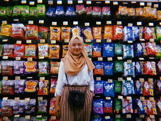 Tren Terbaru 'Groceries Look' Ala Para Hijaber. Tetap Tampil Kece Saat Berbelanja Bulanan!