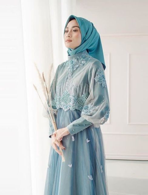 Nggak Terpikirkan Sebelumnya, Ini 9 Modifikasi Bagian Lengan Kebaya yang Unik tapi Elegan