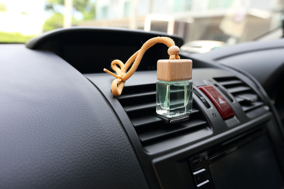 7 Trik Jitu Memilih Parfum Mobil yang Nggak Bikin Pusing. Jangan Taruh di Depan Ventilasi AC!