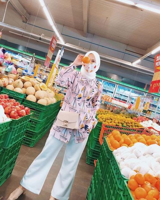 Tren Terbaru 'Groceries Look' Ala Para Hijaber. Tetap Tampil Kece Saat Berbelanja Bulanan!