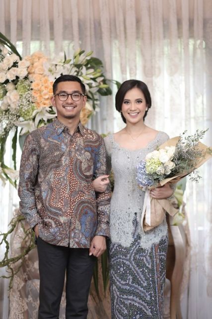 Bisa Buat Kondangan Sampai Lamaran, Ini 8 Kebaya Couple Bernuansa Pastel yang Langka!