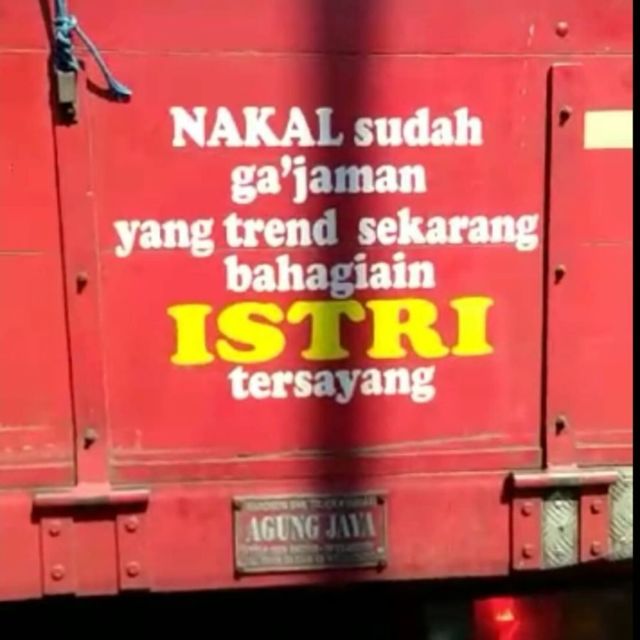 11 Stiker Kocak Truk ini Wakili Keresahan Istri. Sengaja Ditempel, biar Suami Nggak Macam-Macam!