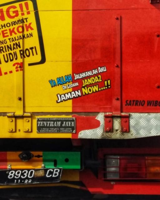 11 Stiker Kocak Truk ini Wakili Keresahan Istri. Sengaja Ditempel, biar Suami Nggak Macam-Macam!